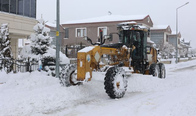 Erzurum'da karla mücadele! Ekipler seferber oldu