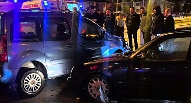 Erzurum'da kırmızı ışık ihlali kazayı getirdi!