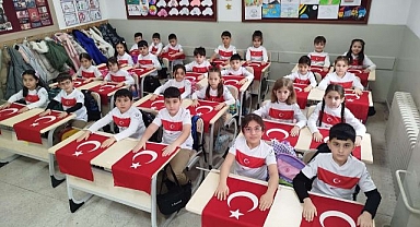 Erzurum’da okullar 'Bayrak Sevgisi' temasıyla açıldı