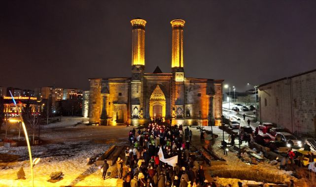 Erzurum'da ramazan coşkusu fener alayı ile başladı