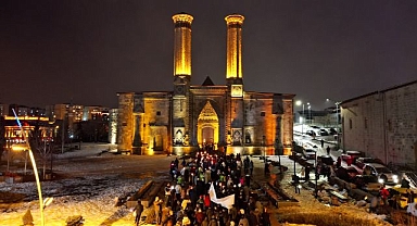Erzurum'da ramazan coşkusu fener alayı ile başladı