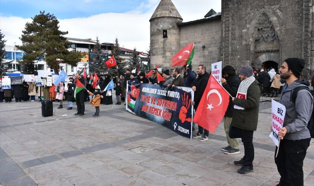 Erzurum'da sağlıkçılar Gazze için yürüdü