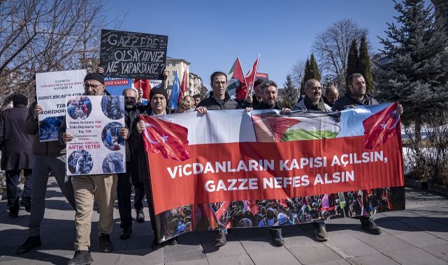Erzurum'da sağlıkçılar Gazze için yürüdü