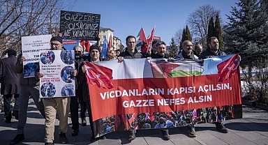 Erzurum'da sağlıkçılar Gazze için yürüdü