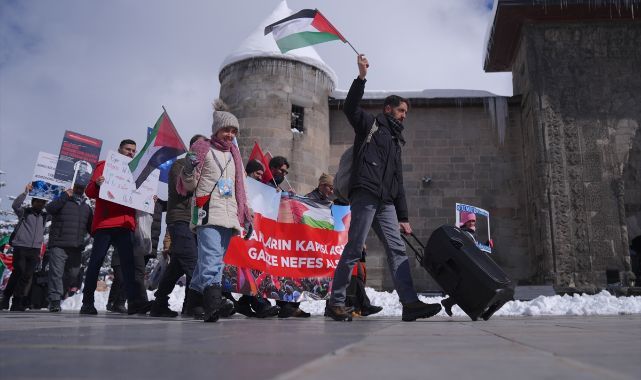 Erzurum'da sessiz yürüyüş devam ediyor!