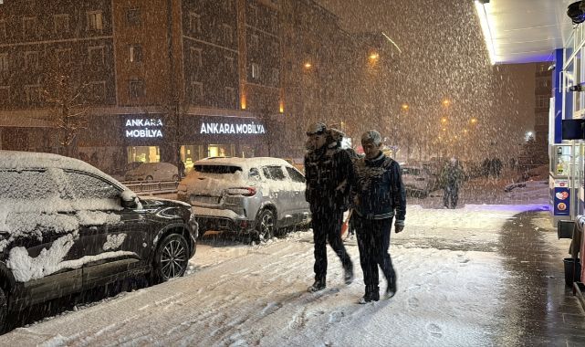 Erzurum'da yoğun kar yağışı etkili oluyor