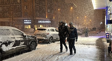 Erzurum'da yoğun kar yağışı etkili oluyor