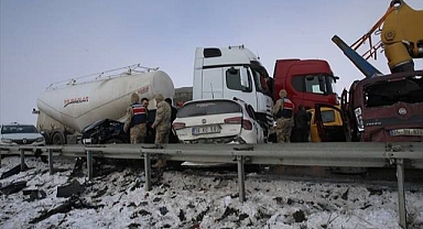 Erzurum'daki zincirleme kazada yaralı sayısı belli oldu: 27 yaralı var!