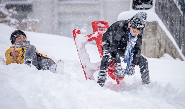 Erzurum kar altında! O ilçelerde de okullar tatil edildi