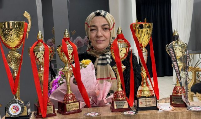 Erzurumlu kuaför Rusya'da gururlandırdı! Madalyaları silip süpürdü