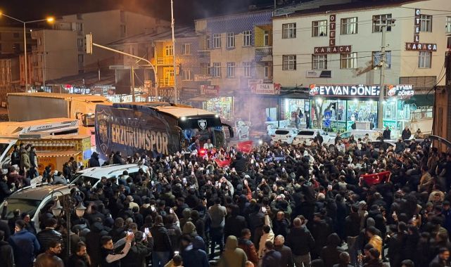 Erzurumspor FK'ya coşkulu karşılama! Şehir tek yürek oldu