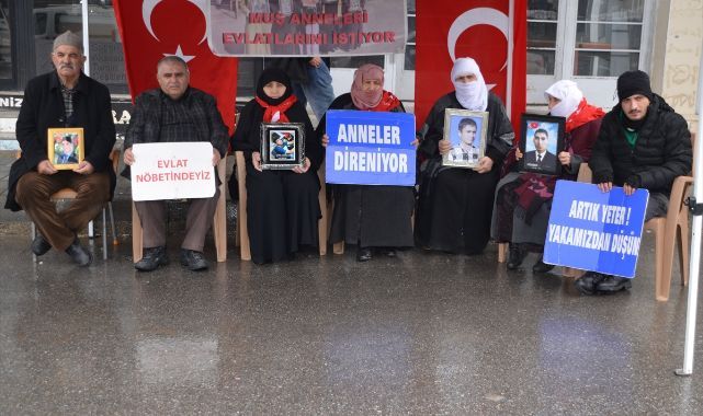 Evlatlarına kavuşmak isteyen aileler, DEM Parti önündeki eylemlerini sürdürdü