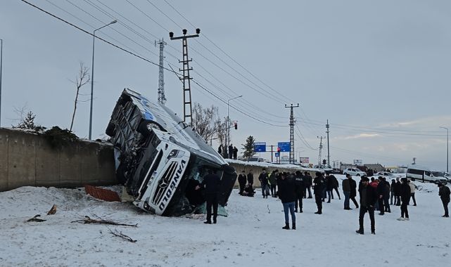Feci kaza çok sayıda yaralı! yolcu otobüsü devrildi