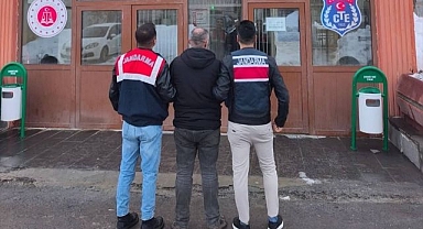 Firari hükümlü yakayı ele verdi