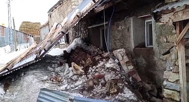 Fırtına çatıları uçurdu!