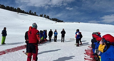 Geleceğin kayakçılarına moral ziyareti