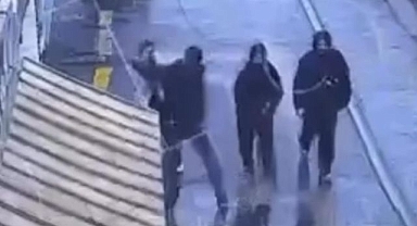 Genç kızı okul yolunda bıçakladılar! 