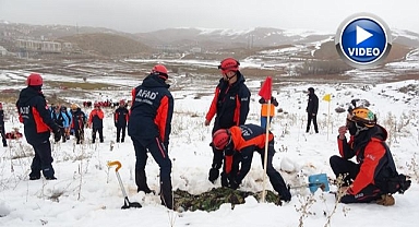 Gerçeği aratmayan tatbikat: 3 kişi çığ altından çıkarıldı