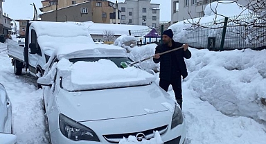 Günlerdir süren kar yağışı hayatı zorlaştırıyor