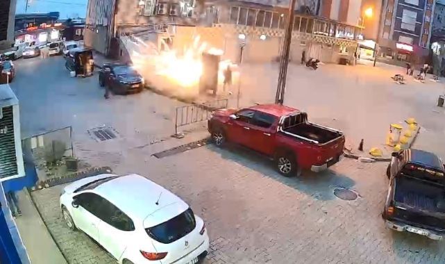 Havai fişekler patladı, cemaat neye uğradığını şaşırdı