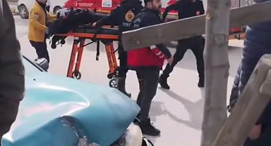 İki otomobil birbirine girdi! Ortalık savaş alanına döndü