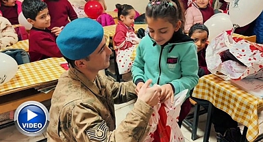 Jandarmadan minik yüreklere anlamlı ziyaret   