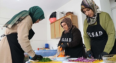 Kadınlar dayanışma için ocak başına geçti