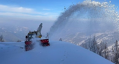 Kar ve tipiden kapanan yollar tekrar açıldı 
