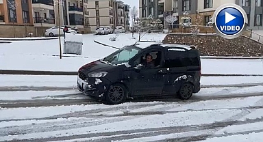 Kar yağışından araçlar yolda kaldı!