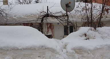 Kar yığınları kardan kaleye dönüştü