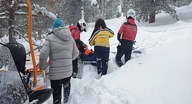 Karda düşüp ayağını kırdı imdadına JAK yetişti 