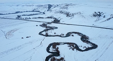 Karla kaplanan menderesler dronla görüntülendi