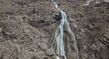 Karların erimesiyle Kırca Şelalesi yeniden canlandı