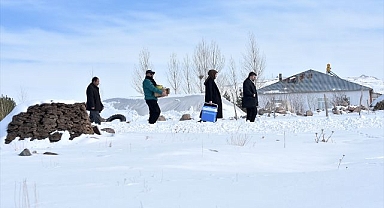 Karlı yollar sağlıkçılara engel olmadı
