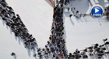 Kayağını kapan piste koştu   