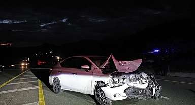 Kaza sonrası araçlar hurdaya döndü! 2 kişi yaralandı