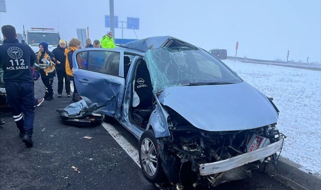 Kaza sonrası araçlar hurdaya döndü! 6 kişi yaralandı