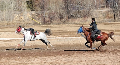 Kentin kurtuluşuna özel cirit gösterisi
