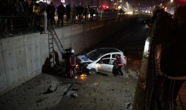 Kontrolden çıkan araç sulama kanalına uçtu!