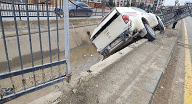 Kontrolden çıktı kanala uçtu!