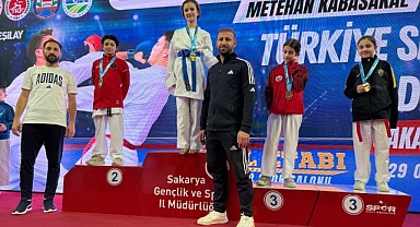 Madalyaları silip süpürdüler