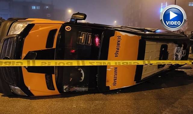 Minibüs araçla çarpıştıktan sonra devrildi!