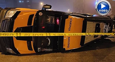 Minibüs araçla çarpıştıktan sonra devrildi!