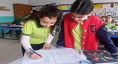 Öğrenciler akran zorbalığına karşı sözleşme imzaladı