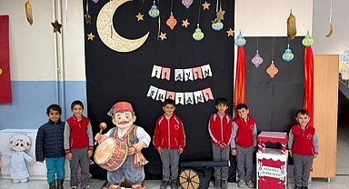 Öğrenciler Ramazan için okulu süslediler 