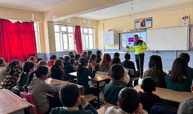 Öğrencilere trafik eğitimi