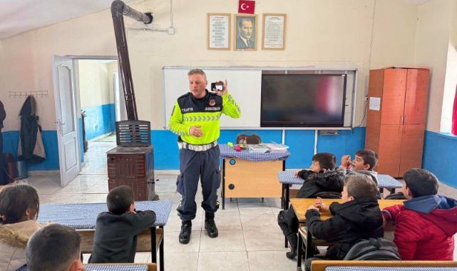Öğrencilere trafik eğitimi verdiler