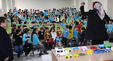 Öğrencilere yönelik sağlık eğitimi sürüyor