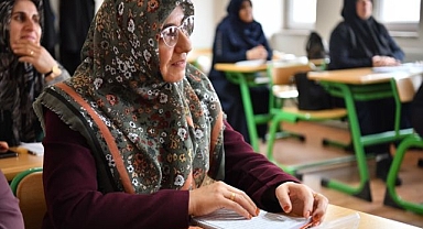 Okuma yazmayı bu kurslarda öğreniyorlar