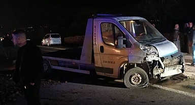 Otomobil ile çekici çarpıştı: 2 yaralı var!